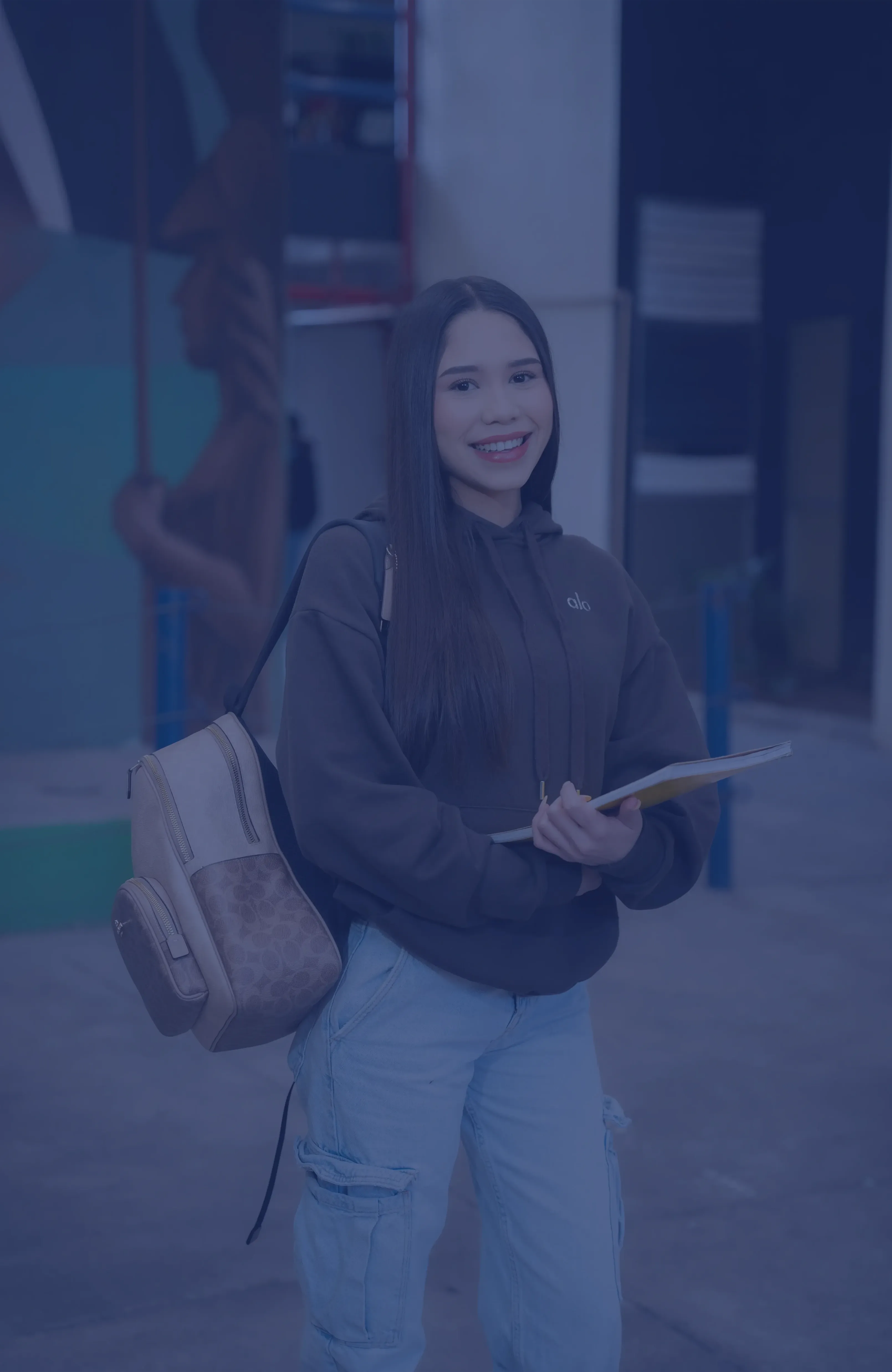 ¡Habla con un asesor y asegura tu lugar en UTEG!