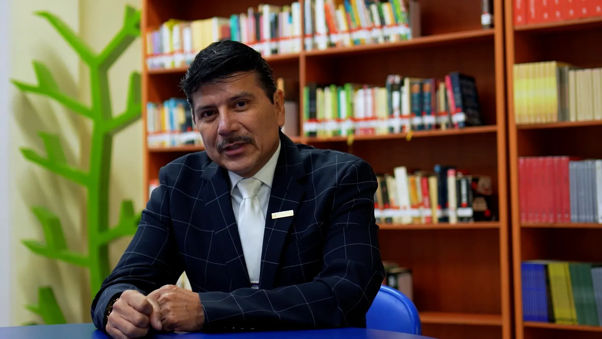 testimoniales-uteg-docente-derecho